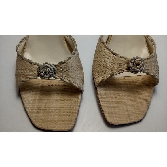 Anne Klein women's tan woven straw mule sandal shoes w Rose Button sz 6M US - Picture 2 of 5
